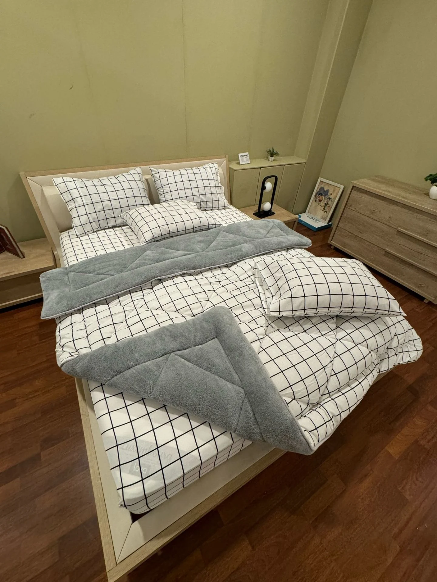 beyaz kare desenli 2 Çift Kişilik Welsoft Pufidik Uyku Seti Beyaz Kare Desenli - Görsel 1