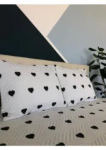 Kalpli Yatak Örtüsü Beyaz Zemin Siyah Kalp - Görsel 4