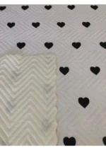 Kalpli Yatak Örtüsü Beyaz Zemin Siyah Kalp - Görsel 6