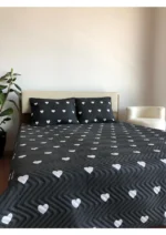 Kalpli Yatak Örtüsü Siyah Zemin Beyaz Kalpli