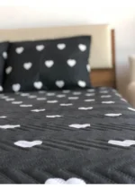 Kalpli Yatak Örtüsü Siyah Zemin Beyaz Kalpli - Görsel 5